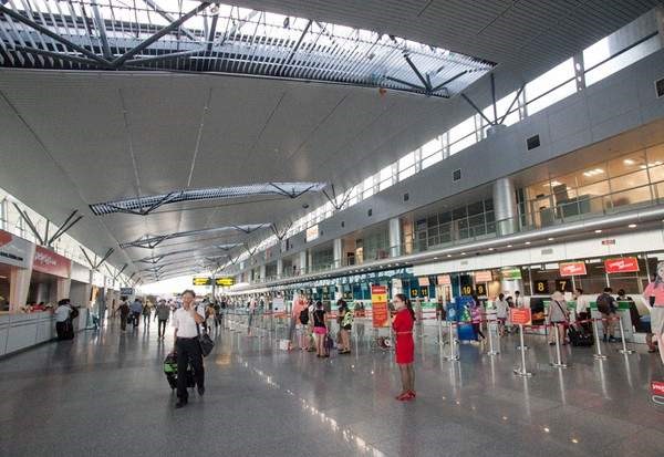A corner of Đà Nẵng International Airport, which is an important gateway to the central region. — Photo sacojet.com Read more at http://vietnamnews.vn/bizhub/372751/da-nang-airport-intl-terminal-prepares-for-trial-operation.html#WuUl8sC7iP0aHXr7.99