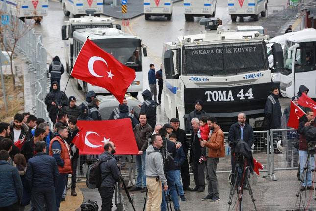 Người Thổ Nhĩ Kỳ biểu tình bên ngoài Đại sứ quán Hà Lan tại thủ đô Ankara.          Ảnh: AFP