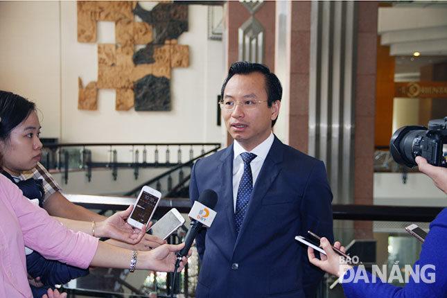  Secretary Anh at his interview with reporters