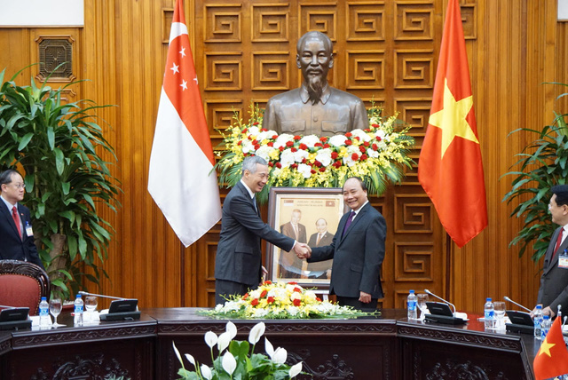 Thủ tướng Lý Hiển Long có cuộc hội đàm với Thủ tướng Nguyễn Xuân Phúc tại Văn phòng Chính phủ.