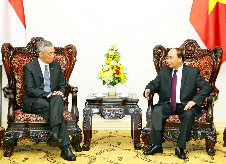Thủ tướng Nguyễn Xuân Phúc hội đàm hẹp với Thủ tướng Singapore Lý Hiển Long. (Ảnh: Thống Nhất/TTXVN)