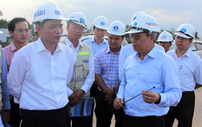 Bộ trưởng Trương Quang Nghĩa thực tế hiện trường gói thầu số 4 cao tốc Đà Nẵng - Quảng Ngãi