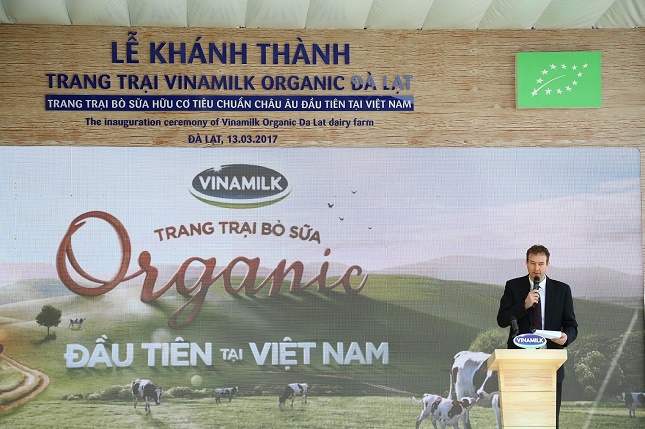 Ông Richard De Boer, đại diện tổ chức chứng nhận độc lập Control Union Hà Lan chia sẻ trong lễ khánh thành trang trại Vinamilk Organic Đà Lạt  
