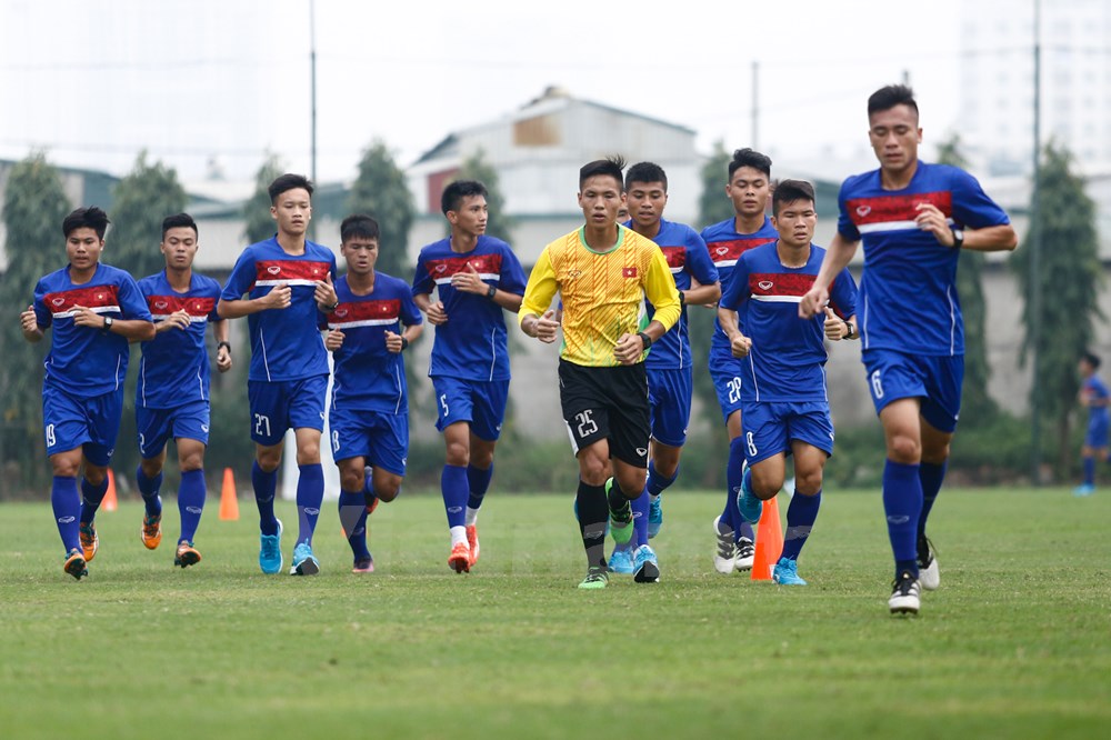 Sau gần hai tuần tập thể lực tại Nha Trang, U20 Việt Nam đã có mặt tại Hà Nội trưa hôm qua (9/4) và bắt đầu tập buổi đầu tiên sáng nay. 