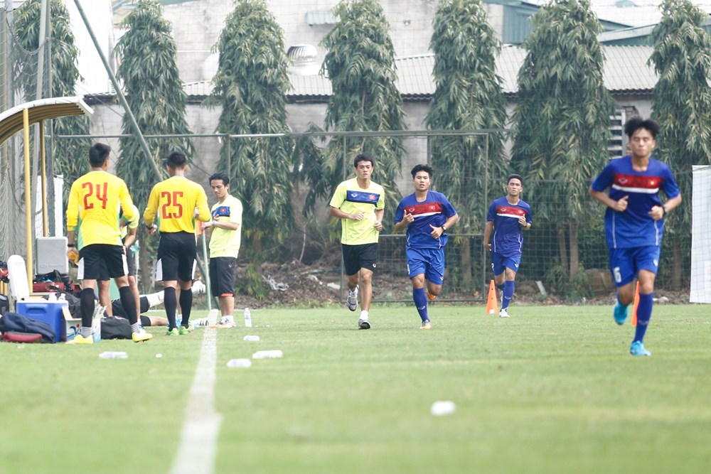 Ông Tuấn quyết định cho toàn bộ thủ môn của U20 Việt Nam nghỉ. Những người còn lại tiếp tục màn “tra tấn thể lực”.