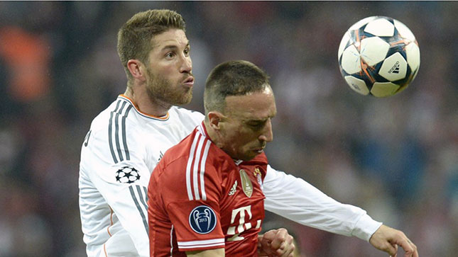 Khó khăn đang nghiêng về Ramos (áo trắng) cùng Real khi phải làm khách trước Bayern của Ribery (áo đỏ) trong trận cầu sắp tới.  Ảnh: UEFA