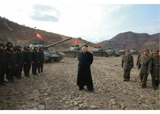 Ông Kim Jong-un thị sát buổi diễn tập của lực lượng xe tăng Triều Tiên (Nguồn: RS)