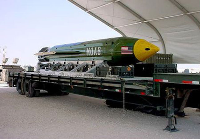 Việc Mỹ ném bom phi hạt nhân mạnh nhất thế giới khiến thế giới ngỡ ngàng. 				Ảnh: Reuters