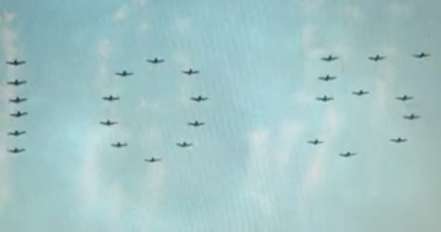 Các máy bay tạo hình số 105 nhân kỷ niệm 105 năm ngày sinh nhà lãnh đạo Kim Nhật Thành