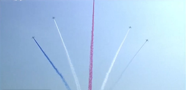 Các máy bay của Triều Tiên trình diễn trong lễ duyệt binh