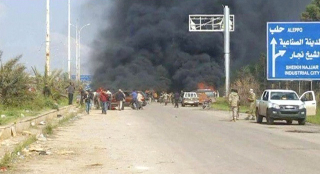 Khói đen bốc lên nghi ngút từ khu vực bị đánh bom (Ảnh: Reuters)