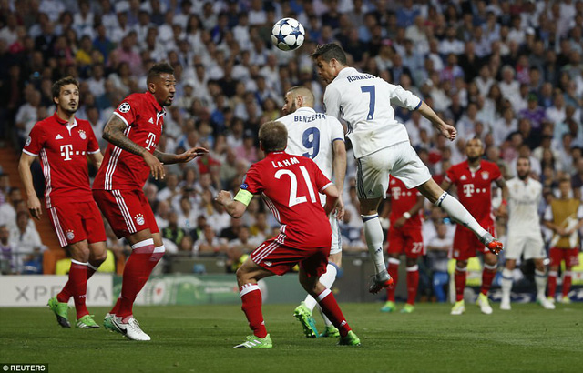 C.Ronaldo đánh đầu gỡ hòa 1-1 cho Real Madrid ở phút 76