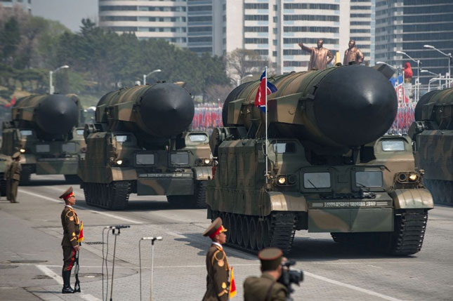 Cuối tuần trước, CHDCND Triều Tiên tổ chức duyệt binh quy mô lớn với sự xuất hiện của gần 60 tên lửa.  					                   Ảnh: AFP