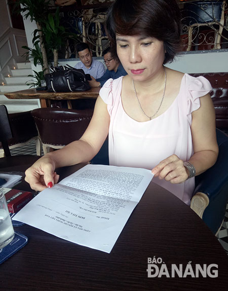 Bà Lê Thị Lâm Bích Thủy bức xúc trước việc Trung tâm ILA Đà Nẵng mập mờ trong giao dịch. 