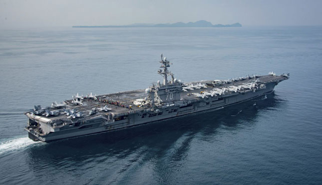 Tàu USS Carl Vinson được điều động đến khu vực bán đảo Triều Tiên. 	                      Ảnh: AP