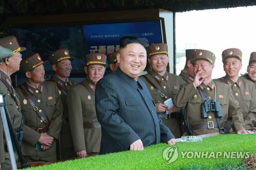Nhà lãnh đạo Triều Tiên Kim Jong-un được cho là đã trực tiếp quan sát cuộc tập trận. (Ảnh: Yonhap)