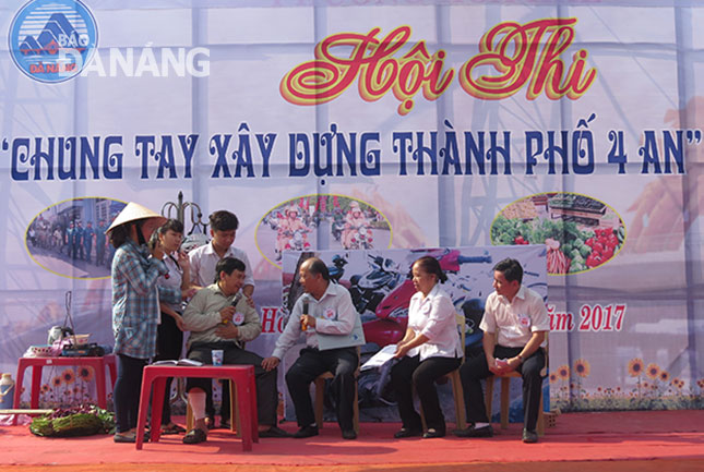 Tiểu phẩm về chính sách an sinh xã hội được trình diễn tại Hội thi “Chung tay xây dựng thành phố 4 an” do phường  Hòa Khê tổ chức.
