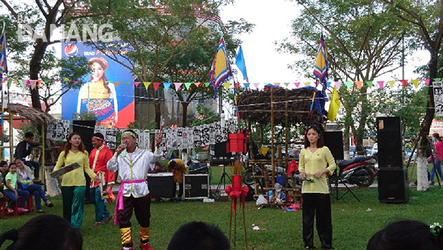 Bài chòi, một hoạt động văn hóa truyền thống của vùng đất Quảng, thường được giới thiệu trong các lễ hội tổ chức ở Đà Nẵng.  Ảnh: H.N