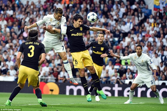 Ronaldo đánh đầu mở tỷ số cho Real Madrid.