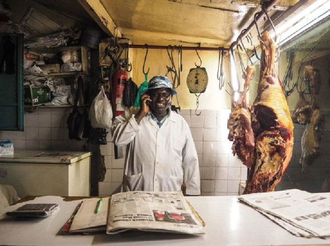 Người bán thịt ở Kenya đã đăng quảng cáo thông qua hai ứng dụng Facebook và WhatsApp.