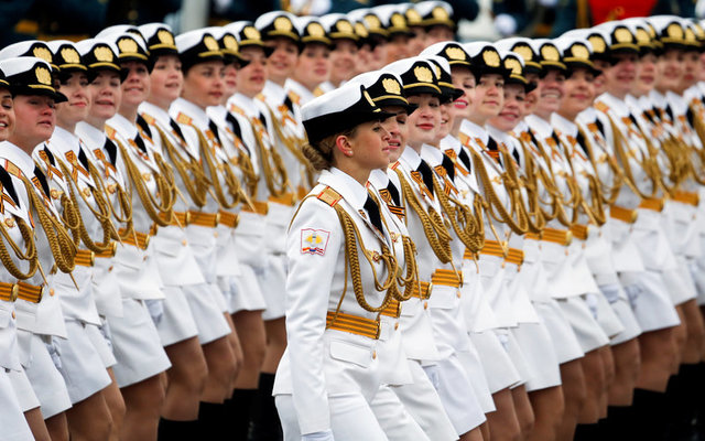 Các nữ quân nhân Nga (Ảnh: Reuters)