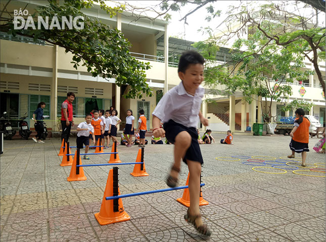 Học sinh Trường tiểu học Trần Văn Ơn (quận Hải Châu) hào hứng tham gia chương trình giáo dục thể chất của Nhật Bản.