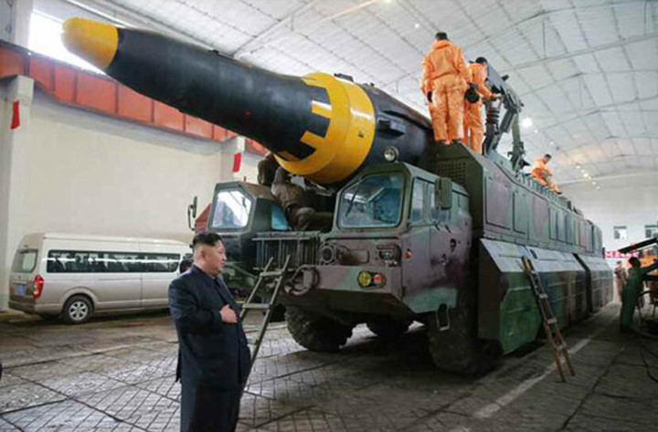 Hãng Thông tấn Trung ương Triều Tiên (KCNA) gọi quả tên lửa mà nước này phóng thử hôm 14/5 là “tên lửa đạn đạo chiến thuật tầm trung đất đối đất”. (Ảnh: Rodong Sinmun