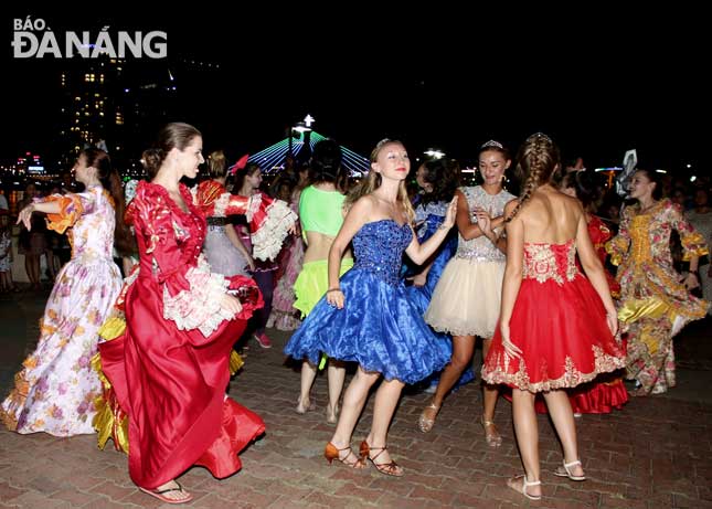 Hơn 150 nghệ sĩ quốc tế tham gia lễ hội đường phố Đà Nẵng 2017.