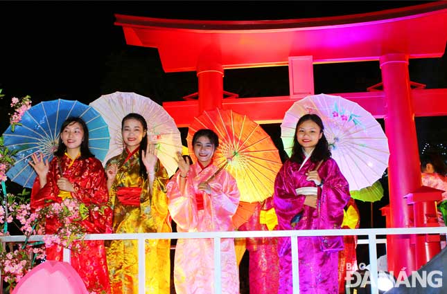  Trang phục Kimono truyền thống Nhật Bản góp mặt tại lễ hội.