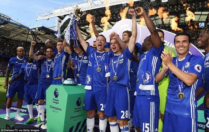 Tối qua, Chelsea đã chính thức bước lên bục vinh quang của giải bóng đá hấp dẫn nhất hành tinh- Premier League ở mùa giải 2016/2017.