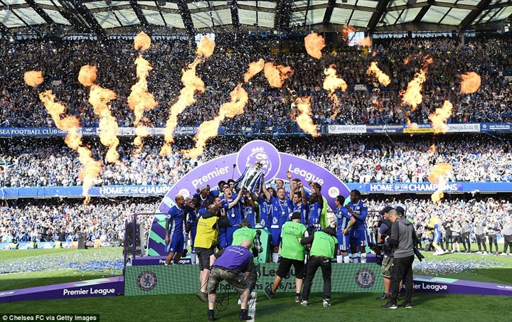 Chelsea đã chính thức trở lại ngôi vương Ngoại hạng Anh sau 1 năm đầy sóng gió. 
