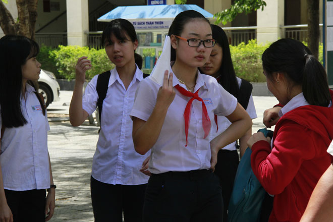 thí sinh tham gia thi vào lớp 10 tại điểm thi TRường THPT Trần Phú