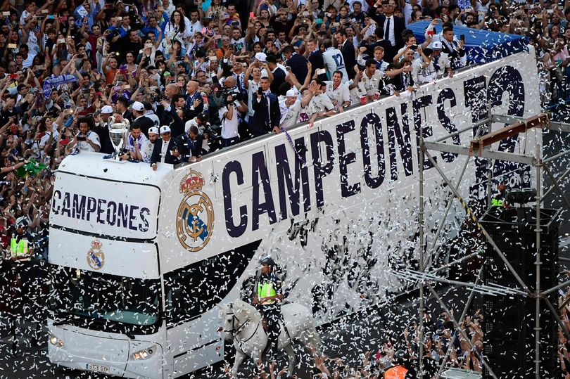 Real Madrid tưng bừng ngày trở về