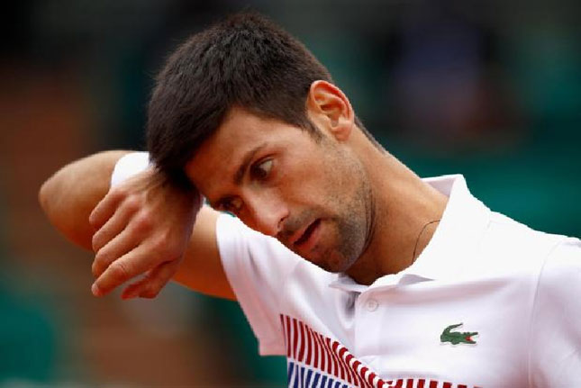Novak Djokovic sa sút vì mệt mỏi và không có huấn luyện viên kèm cặp