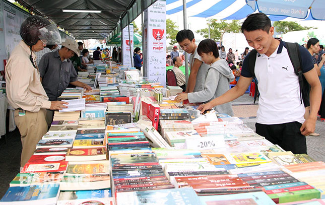 Lần đầu được tổ chức vào năm 2016, Tuần lễ sách Sơn Trà đã thu hút gần 20.000 lượt khách, bán hơn 17.000 đầu sách ở nhiều thể loại. 