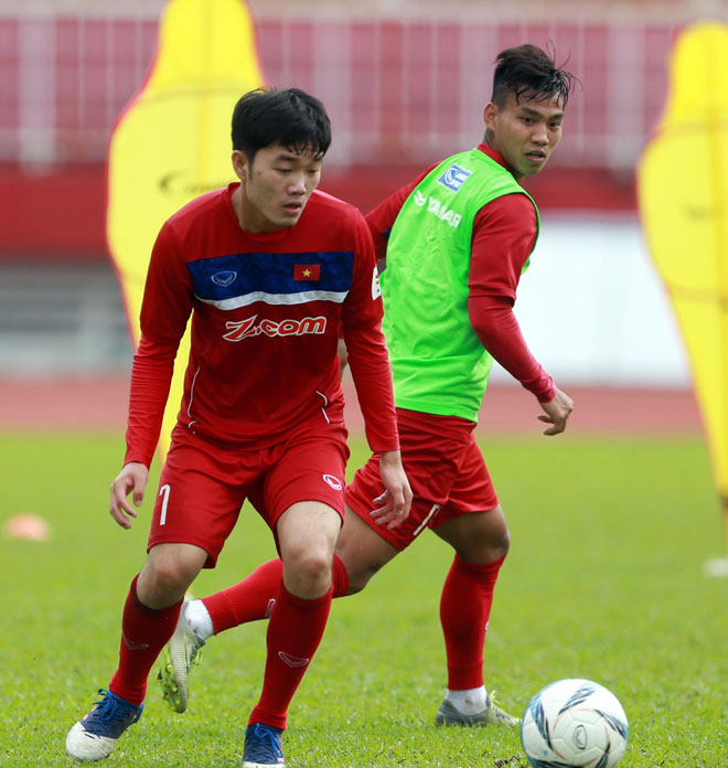 Tiền vệ Xuân Trường (trái) được xem là một trong những nhân tố chủ chốt của đội tuyển U22 Việt Nam.