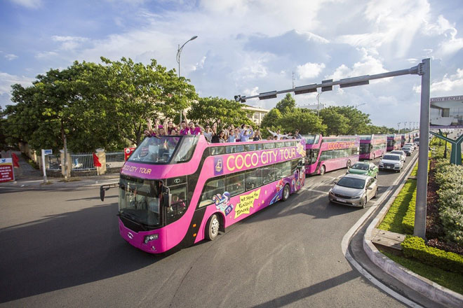 Xe buýt 2 tầng được Tập đoàn Empire đưa vào phục vụ du lịch tại Đà Nẵng từ ngày 15-7 đến 14 -8 theo hình thức miễn phí.