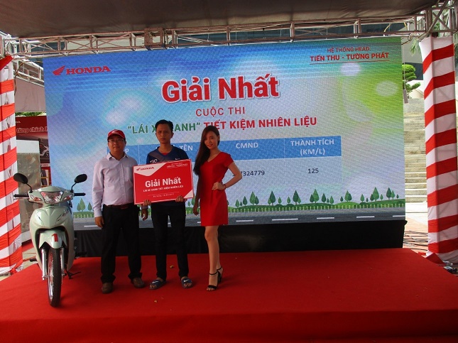 Với thành tích 125 km/lít anh Lê Văn Quang hiện đang nắm giữ kỷ lục của cuộc thi Tiết kiệm nhiên liệu tại thành phố Đà Nẵng. 