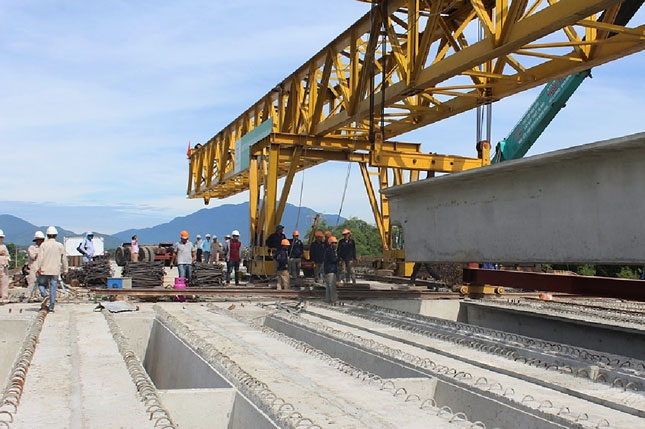Cầu mới qua sông Yên khi hoàn thành sẽ tạo nhiều cơ hội cho La Châu phát triển.Ảnh: TG