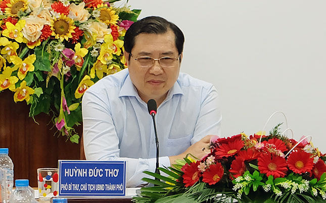 Chủ tịch UBND thành phố Huỳnh Đức Thơ chủ trì buổi làm việc với UBND quận Hải Châu.  		               Ảnh: NAM BÌNH 