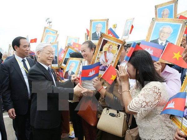 Tổng Bí thư Nguyễn Phú Trọng chia tay nhân dân tỉnh Preah Sihanouk dự Lễ tiễn tại sân bay quốc tế Sihanouk. (Ảnh: Trí Dũng/TTXVN)