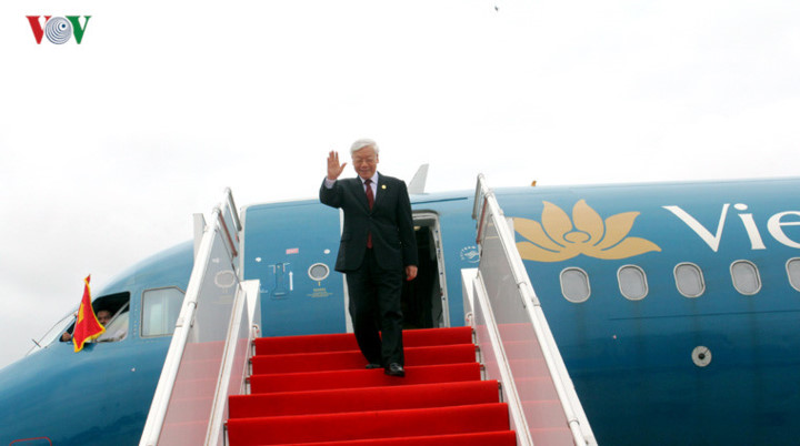 Đúng 8h45’ ngày 20/7, chuyên cơ chở Tổng Bí thư Nguyễn Phú Trọng và Đoàn đại biểu Cấp cao Việt Nam thăm cấp Nhà nước Vương quốc Campuchia theo lời mời của Quốc vương Campuchia Norodom Sihamoni đã hạ cánh tại sân bay quốc tế Pochentong, thủ đô Phnom Penh.