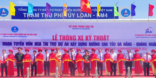  Cắt băng thông xe kỹ thuật 65 km đầu tiên Dự án đường cao tốc Đà Nẵng - Quảng Ngãi.