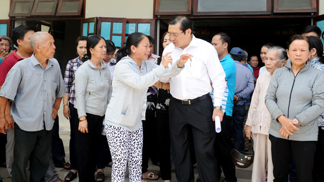 Chủ tịch UBND thành phố Huỳnh Đức Thơ lắng nghe tâm tư, nguyện vọng của công dân tại buổi tiếp ở trụ sở UBND phường Hòa Xuân.
