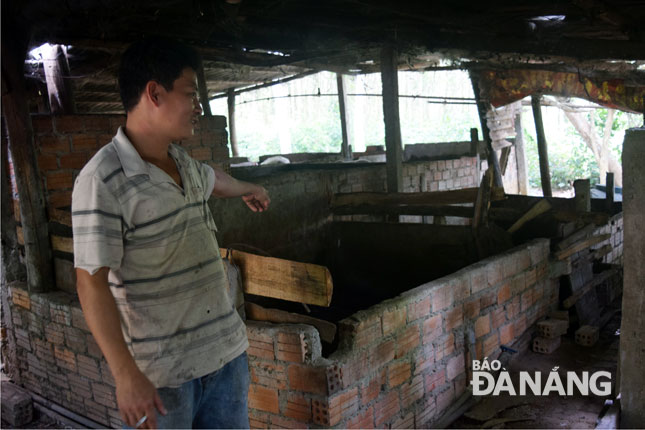 Hộ anh Nguyễn Mười (thôn An Ngãi Tây 3, xã Hòa Sơn, huyện Hòa Vang) bỏ trống một số chuồng trại vì càng nuôi càng sợ lỗ. 
