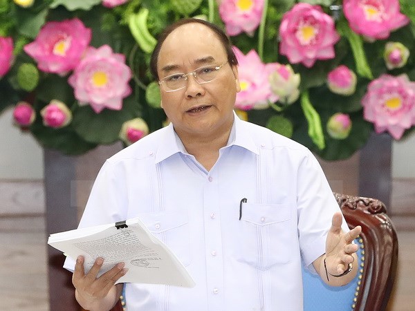 Thủ tướng Nguyễn Xuân Phúc chủ trì Phiên họp Thường trực Chính phủ bàn về các giải pháp thúc đẩy tăng trưởng năm 2017. (Ảnh: Thống Nhất/TTXVN)