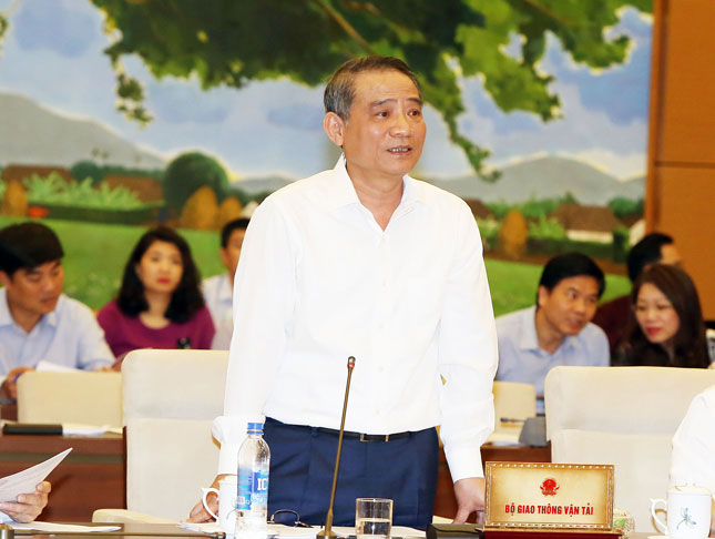 Ông Trương Quang Nghĩa, Bộ trưởng Bộ Giao thông vận tải phát biểu tại phiên họp. Ảnh: TTXVN
