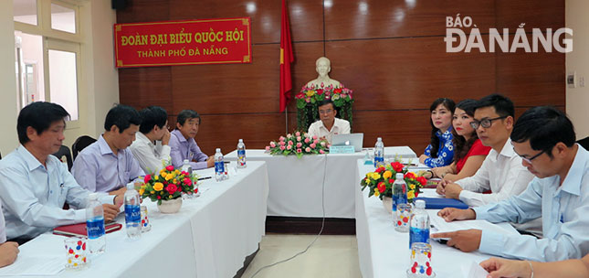 Đoàn đại biểu Quốc hội đơn vị thành phố Đà Nẵng tham dự phiên chất vấn trực tuyến. 								Ảnh: S.T