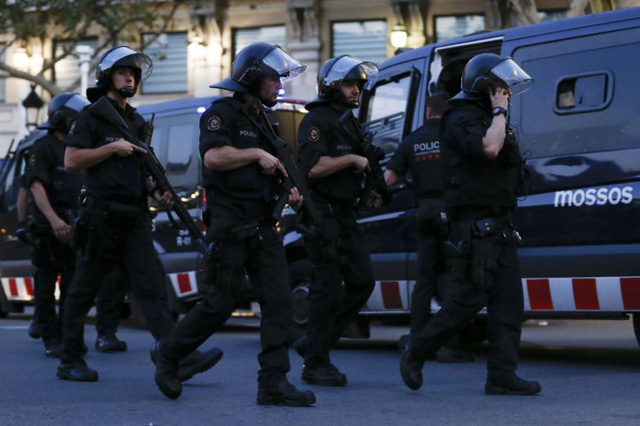 An ninh được tăng cường ở nhiều thành phố của Tây Ban Nha sau các vụ tấn công liên hoàn đêm 17/8, rạng sáng 18/8. (Ảnh: Reuters)