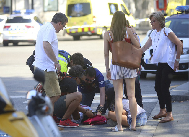 Vụ tấn công khiến ít nhất 13 người chết, hơn 100 người bị thương. (Ảnh: AP)